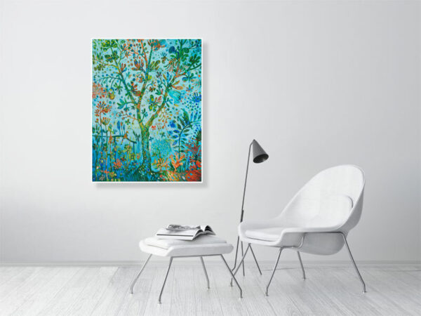Belle affiche du tableau L’arbre de vie de Christine Garuet, arbre central riche en détails et couleurs harmonieuses de bleus, symbole d’un lien spirituel profond avec la nature, reproduction au format 77 x 100 cm. Beautiful poster of the painting The Tree of Life by Christine Garuet, central tree rich in detail with harmonious shades of blue, symbolizing a deep spiritual connection with nature, reproduced in 77 x 100 cm format.
