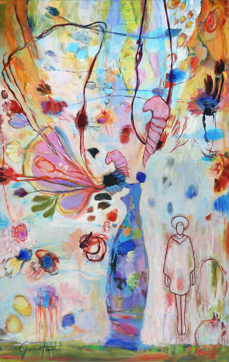 Dans cette peinture tout en verticalité aux tons bleus et roses très clairs et épurés figurent deux silhouettes dont l'une très centrale semble être un personnage féminin aux ailes de papillons roses ou d'ange dont une de ces ailes est en forme de chrysalide alors que la robe bleue du personnage pourrait peut-être faire allusion à la forme d'un vase tout à fait central au tableau et comme posé sur une horizontale verte au bas du tableau et dans la partie droite devant ce personnage se trouve une silhouette flottante de jeune fille habillée comme une écolière du temps jadis avec un canotier sur la tête et dont tout le corps est simplement suggéré par de simples lignes et de ce fait elle semble très éthérée et en flottaison sur ce large espace clair de toile au fond traité en abstraction avec des tâches parfois bleues ou rouges et avec des lignes ou traces étranges qui suggèrent une vie indéfinissable en mouvement comme un magma de potentialités autour des personnages.