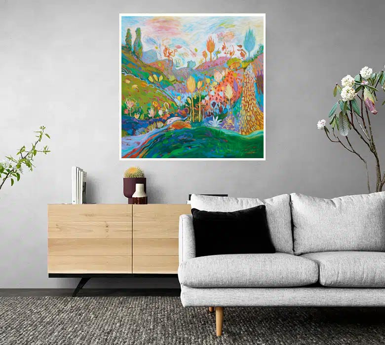 Peinture contemporaine onirique de Christine Garuet dans un salon moderne, paysage imaginaire inspiré des Pyrénées et de la nature en Ariège.